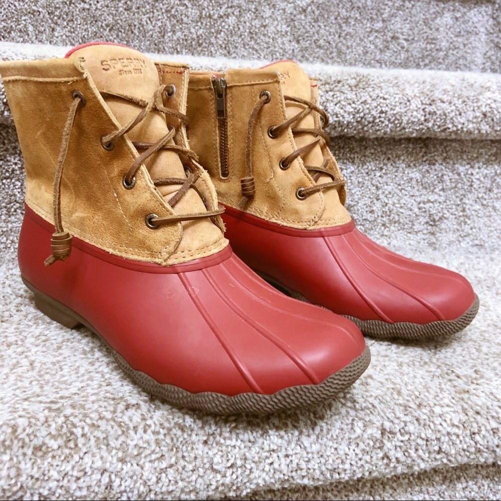Women’s Sperry duck boots with suede top, lace up, size 10